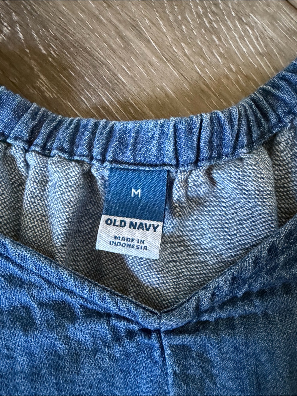 Old Navy Tiered Swing Long-Sleeve Denim Top - Picture 4 of 10